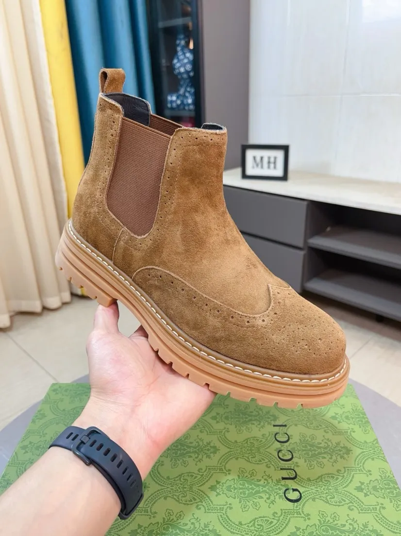 Men's shoes 💰540🌸🌸 (GUCCI) [cow lining plus velvet optional] [can be made without standard] New product Martin boots imported from Canada with full top layer high mercerized frosted fabric, punched using 3D digital technology, high-end and classy, ​​versatile to wear, full of three-dimensionality, close pictures will make you obsessed with the leather. You can't extricate yourself ~ the best on the market.          Fabric: Cowhide/Embossed Lining: Cowhide.          Please make a note when placing an order, sizes: 38-44 (37, 45, 46 can be customized and cannot be returned or exchanged) 5 colors available; black, gray, khaki, coffee, and earthy yellow